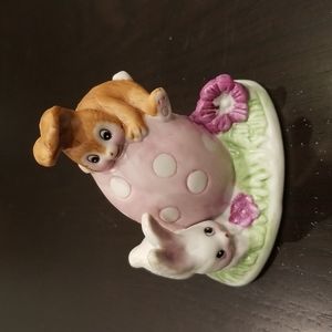 Easter, Vintage 1979 RUSS "Berrie" figurine Purple egg, EUC